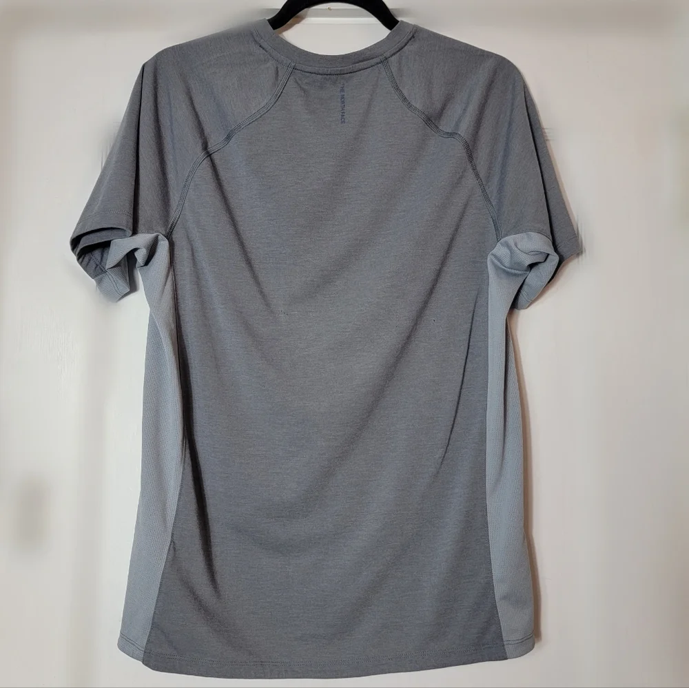 The North Face Men's T-Shirt, Size S - Picture 4 of 9